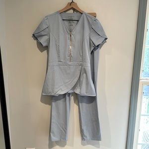 Jaanuu sky blue tulip scrub set M